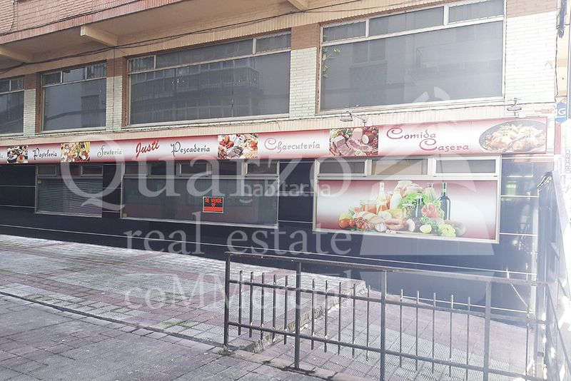 Foto 889a0418-13ab-49fb-bbb5-321d9b65cc11. Local comercial en calle gómez becerra 16 en venta magnífico local comercial Centro. en Cáceres