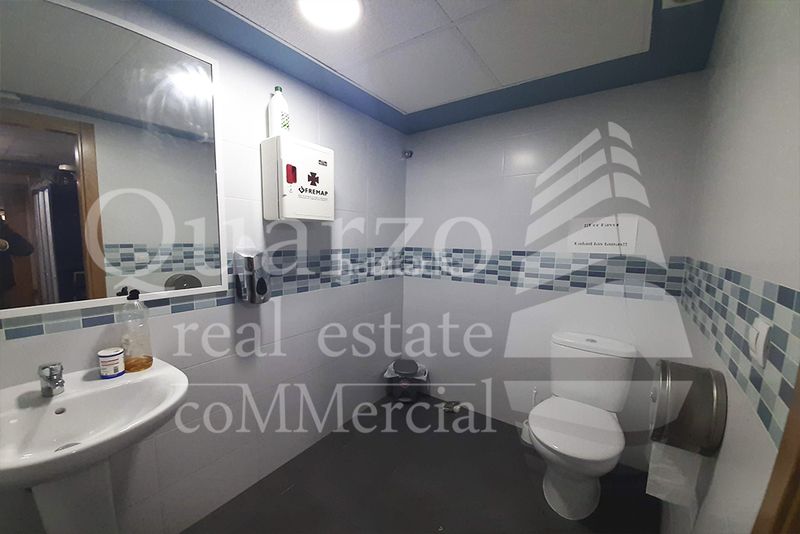 Foto ba15c21a-55e7-4640-b3a7-15bb19cef7ab. Local comercial en calle gómez becerra 16 en venta magnífico local comercial Centro. en Cáceres