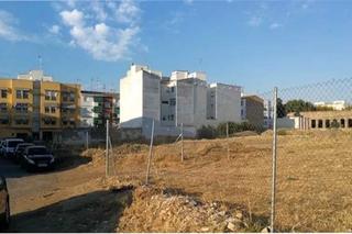 Terreny residencial a Este. Se vende solar urbano en mérida, (badajoz)