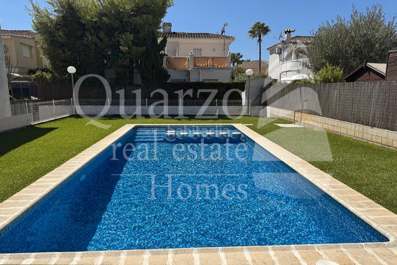 Foto 6e6f55f1-740c-4849-959f-1a974b372add. Dúplex se vende ático - dúplex , (valencia) en Oliva nova Oliva
