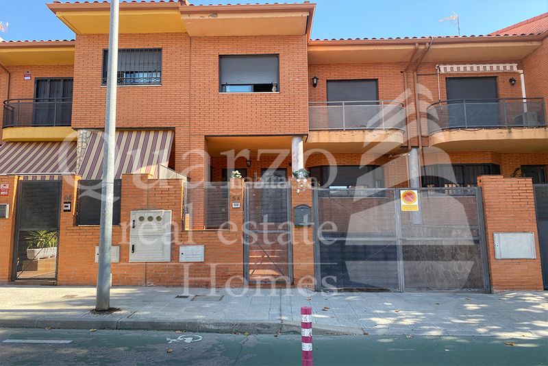Foto 881e7ed1-5322-4928-8f15-111ef82270ec. Xalet amb aparcament piscina a Los Robles Seseña