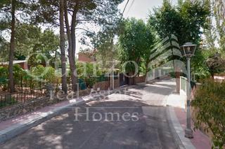 Chalet in El Robledal. En venta espléndido chalet en villalbilla, madrid.
