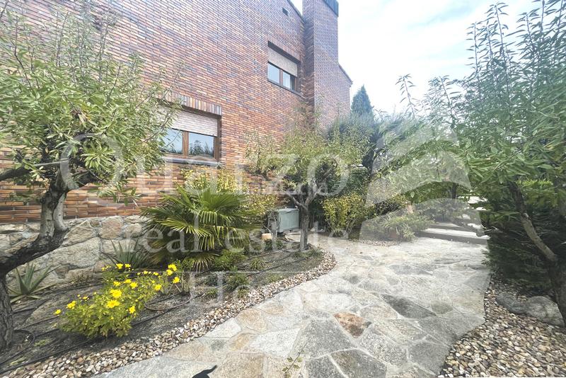 Foto 6dd83dbf-2436-4aff-84f6-6732d7be86c6. House with parking pool in Parque Boadilla Boadilla del Monte