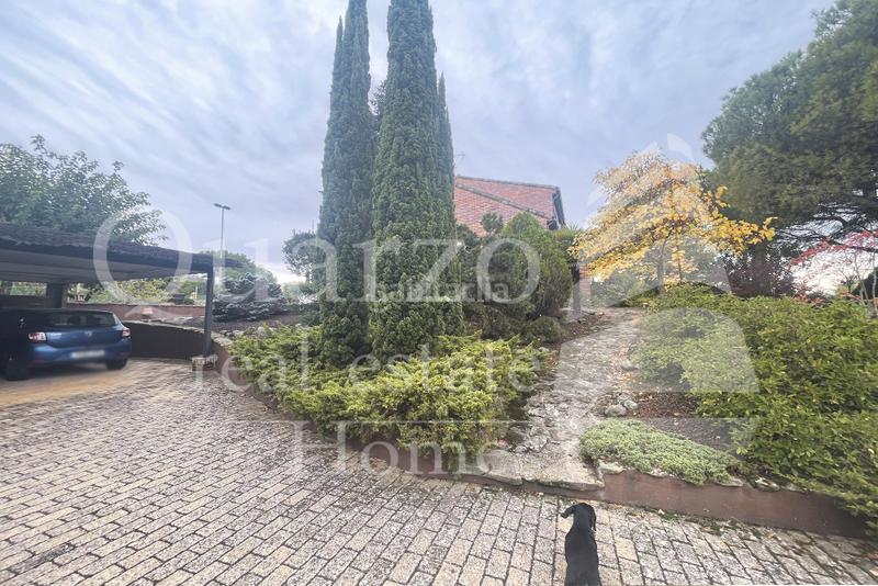 Foto b29f5a7b-a290-4261-bd53-f4c94a3b69d6. House with parking pool in Parque Boadilla Boadilla del Monte
