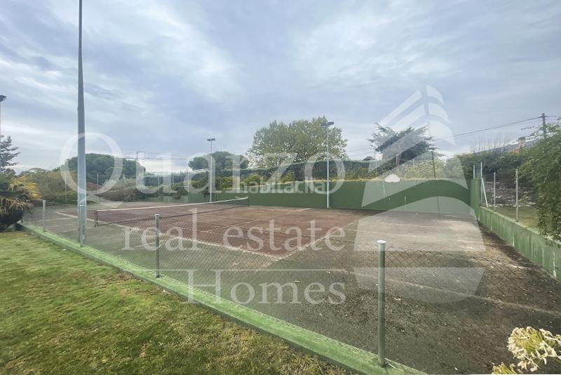 Foto f5c242c5-ea43-464f-a215-2994209634e2. House with parking pool in Parque Boadilla Boadilla del Monte