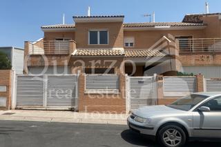 Maison jumelée à Yuncos. En venta estupendo chalet en yuncos, toledo.
