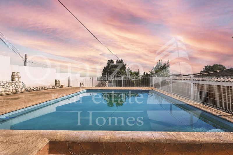 Foto 1ee8e330-0347-434d-893b-017931644829. Xalet amb xemeneia aparcament piscina a Alberic
