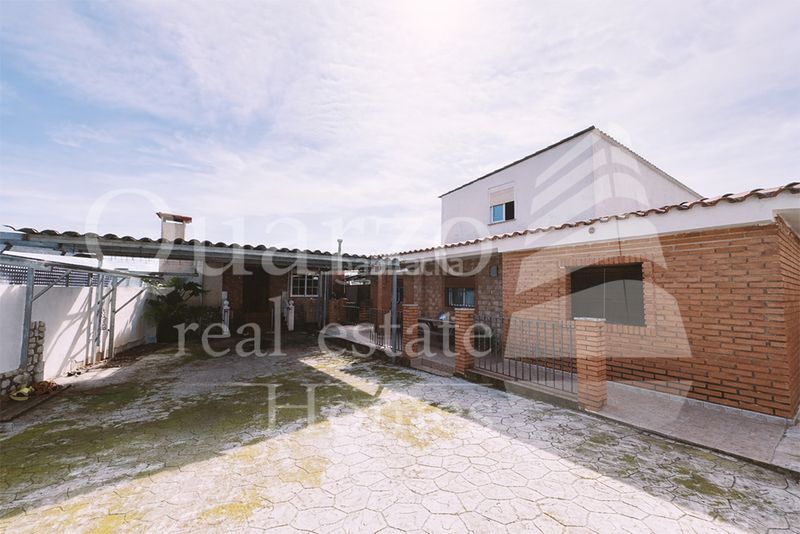Foto 58f73e4a-957f-47e2-b59f-c0c6ab2bede6. Xalet amb xemeneia aparcament piscina a Alberic