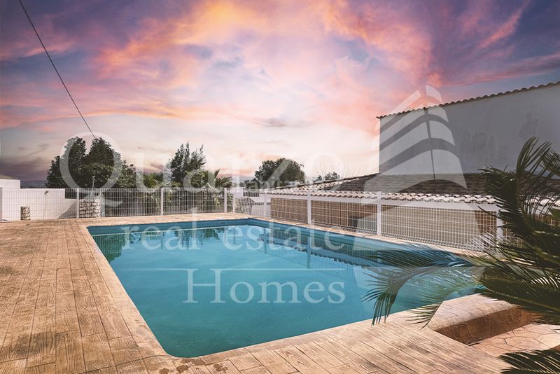 Foto 82f8e306-1d27-460b-b0f9-664fea5f09cb. Xalet amb xemeneia aparcament piscina a Alberic