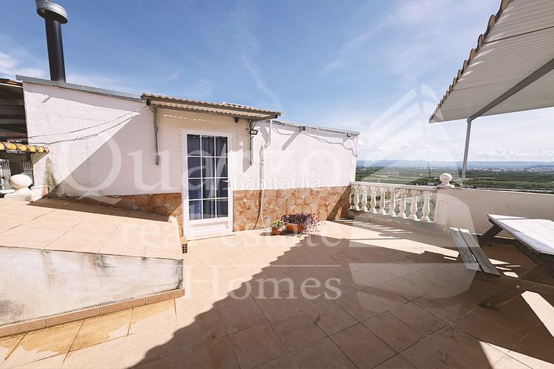Foto a358ee00-bbb9-4b02-8c39-636a593178e6. Xalet amb xemeneia aparcament piscina a Alberic