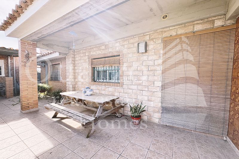 Foto db0be70d-434c-4cbe-9689-cc955415885e. Xalet amb xemeneia aparcament piscina a Alberic