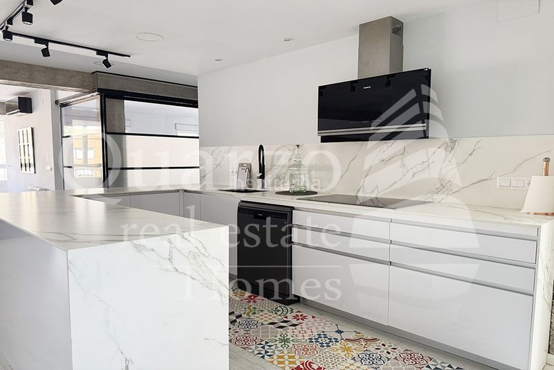 Foto a77d5d69-e6e8-4ccb-9be2-3a24fb7b8335. Pis amb xemeneia calefacció aparcament a Tavernes de la Valldigna
