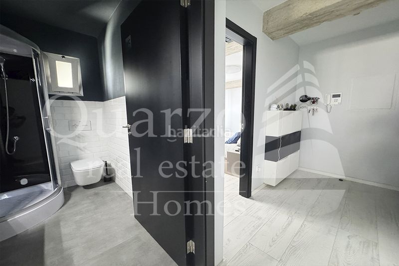 Foto b7a2dfee-261b-4369-8a5d-b025b4a84d37. Pis amb xemeneia calefacció aparcament a Tavernes de la Valldigna