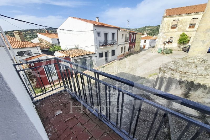 Foto a7a02675-bf0d-44ea-9aac-a8a0432300e0. Casa a Madroñera