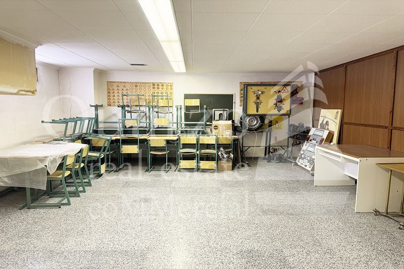 Foto 0a3774d7-98eb-4ad6-a379-27ddd427c2f7. Local comercial se vende local comercial , (alicante) en Villena