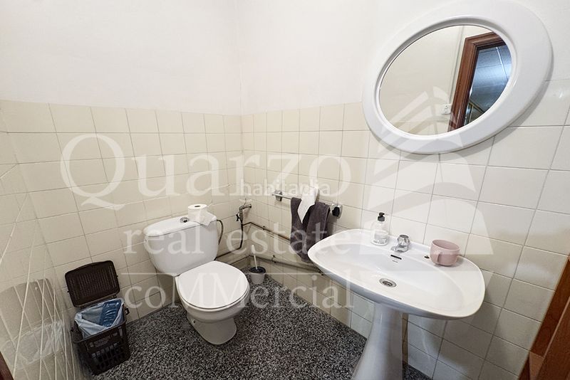 Foto ff9b9eeb-a9ab-4bac-95b5-26e73bb14db0. Local comercial se vende local comercial , (alicante) en Villena