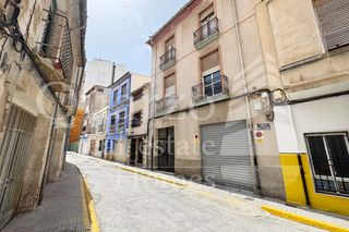 Maison  Calle jorge guillen. Se vende casa independiente en villena, (alicante)