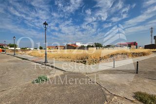 Terreno residenziale  Calle los lobos. Se vende solar urbano en acedera, (badajoz)