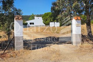 Casa en Estación Arroyo Malpartida. En venta espléndida finca con vivienda y gran terreno en paraje