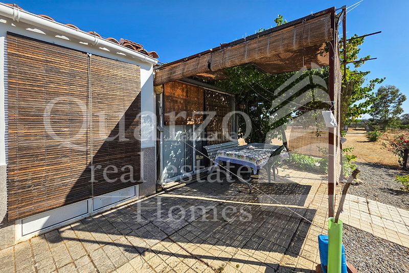 Foto 487ca177-c93c-4682-aff4-b063ed85dba3. Masia amb xemeneia calefacció aparcament piscina a Cáceres
