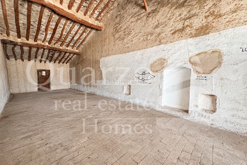 Foto 2847ea90-d7f9-4524-a1af-662d9685b0aa. Casa adosada en venta singular bodega/almacén urbano con gran potencial , alicante. en Beneixama