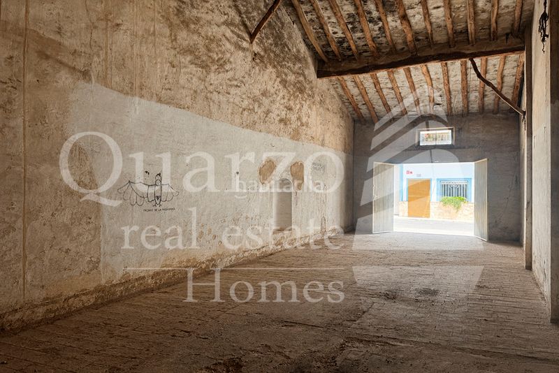 Foto 4bf43983-1b51-4f31-b7ae-fe2e519abe7e. Casa adosada en venta singular bodega/almacén urbano con gran potencial , alicante. en Beneixama