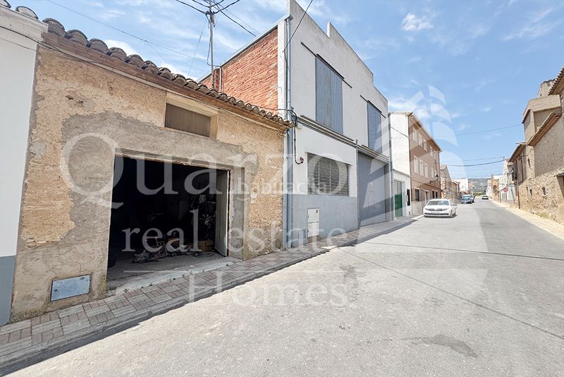 Foto 57feec21-7c96-4763-b882-5fb9dc911e3e. Casa adosada en venta singular bodega/almacén urbano con gran potencial , alicante. en Beneixama