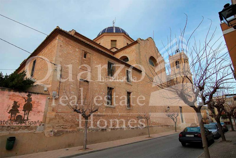 Foto 6168a795-a42d-4602-8654-8128524edf4d. Casa adosada en venta singular bodega/almacén urbano con gran potencial , alicante. en Beneixama