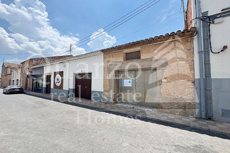 Foto 61859f58-90a0-4d35-9b55-6f5ee4872974. Casa adosada en venta singular bodega/almacén urbano con gran potencial , alicante. en Beneixama