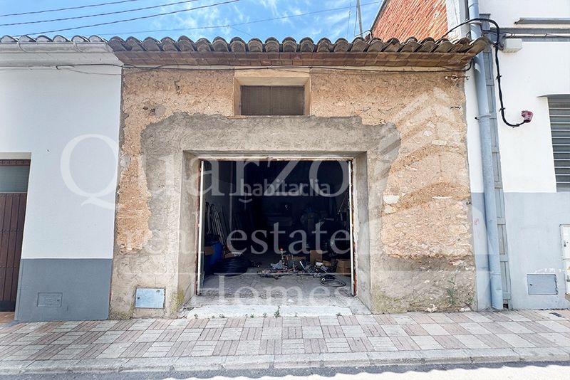 Foto 67693ba3-53ad-403e-92a0-0d152d1f85af. Casa adosada en venta singular bodega/almacén urbano con gran potencial , alicante. en Beneixama