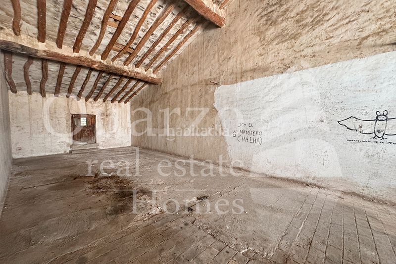 Foto 7db948fd-e260-4bc0-87da-1e52f102975a. Casa adosada en venta singular bodega/almacén urbano con gran potencial , alicante. en Beneixama