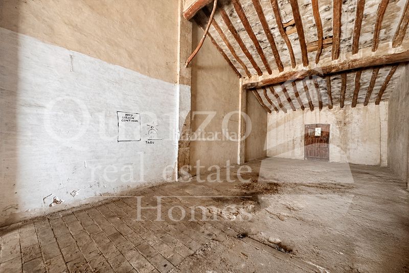 Foto 93d6a6f6-6c7e-4cac-958c-77e2079741f8. Casa adosada en venta singular bodega/almacén urbano con gran potencial , alicante. en Beneixama