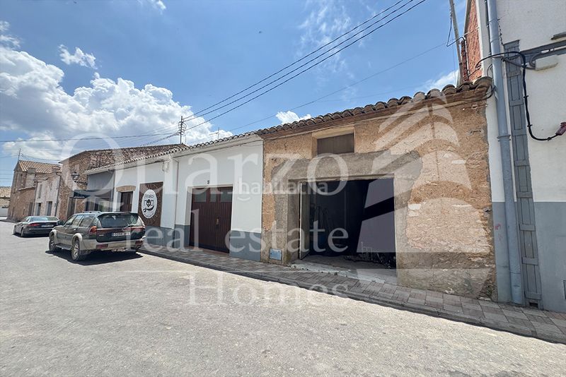 Foto 9f9dcc86-6c96-44ee-b90d-2e59e15d8a8f. Casa adosada en venta singular bodega/almacén urbano con gran potencial , alicante. en Beneixama