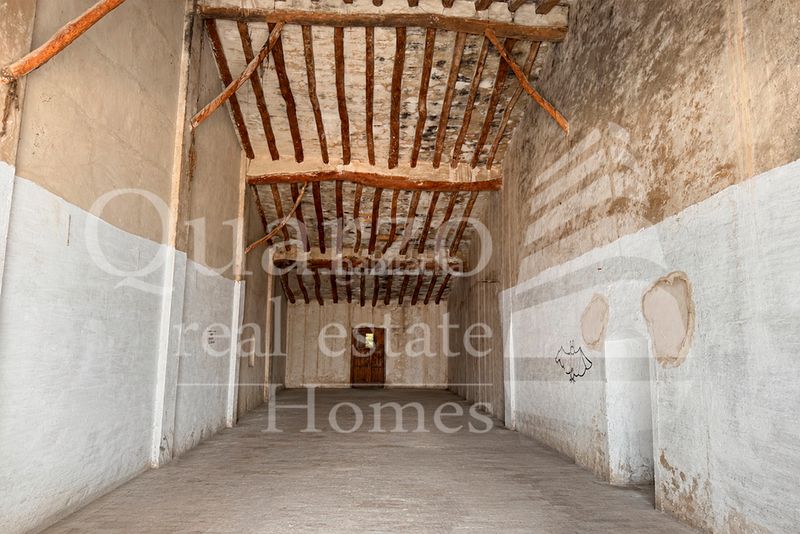 Foto bb8b5c8c-d0a2-4e86-a067-d80c73816ebd. Casa adosada en venta singular bodega/almacén urbano con gran potencial , alicante. en Beneixama