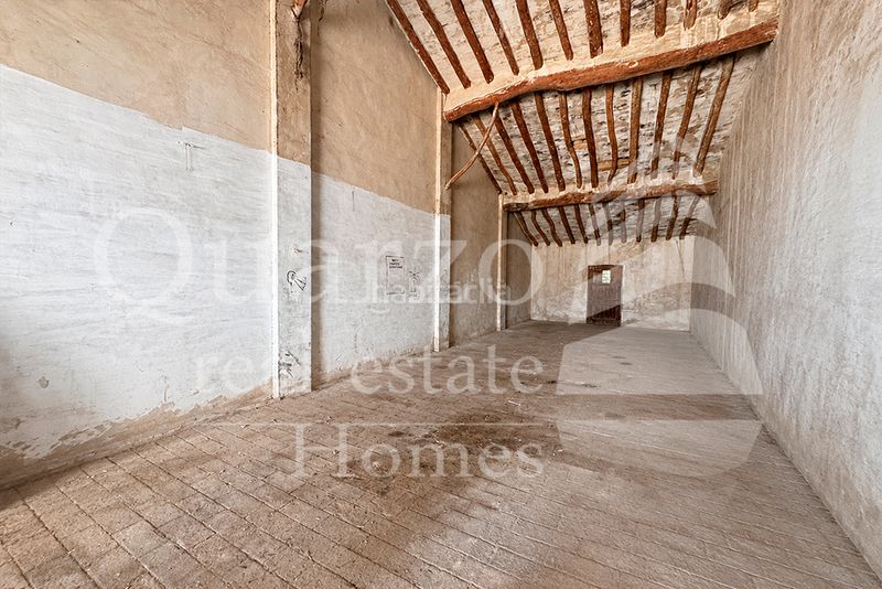 Foto d4958972-7cdc-430a-86bc-7fdf69f7c61d. Casa adosada en venta singular bodega/almacén urbano con gran potencial , alicante. en Beneixama