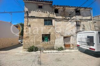 Maison à Priego. En venta amplia casa en priego, cuenca.