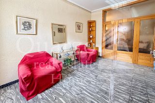 Casa en Ayora. En venta amplia casa de pueblo con bodega, terraza y gran potenc