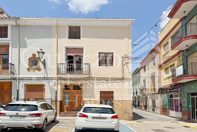 Foto d8822590-545b-4b16-b43b-1690a375f510. Casa amb calefacció a Ayora