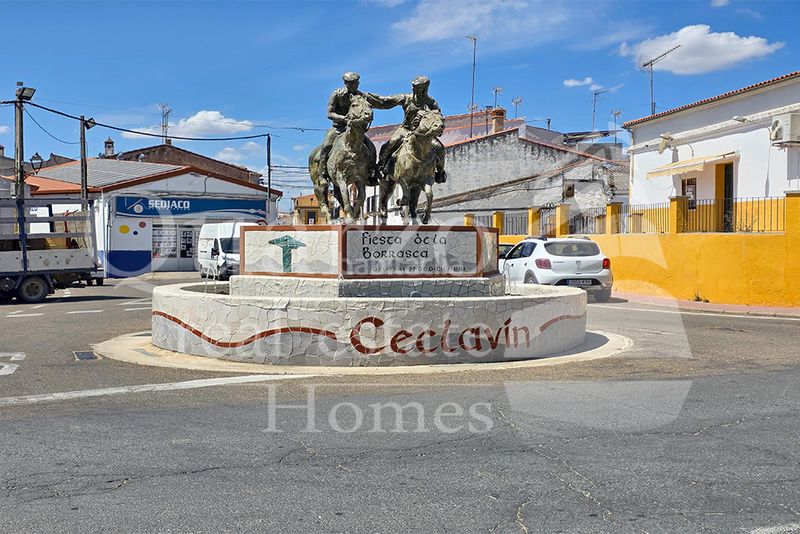 Foto 9ae1211b-e939-4af4-a5df-f3bc2bc4250f. Casa adossada amb calefacció a Ceclavín