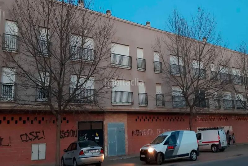 Foto b1b5fe66-11f0-4401-afbb-bed26fece79a. Aparcament cotxe a Malagón