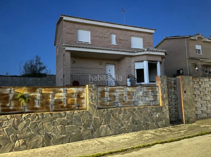 Foto 859e06f5-0d60-4b73-be72-94718bfddc6b. Casa adossada a Méntrida