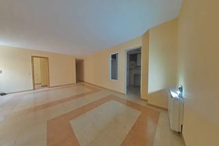 Flat  Calle la zarza. Se vende increíble piso en arganda del rey, madrid