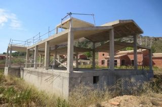 Terreno residencial  Calle higuericas. Se vende solar urbano en hellín, albacete