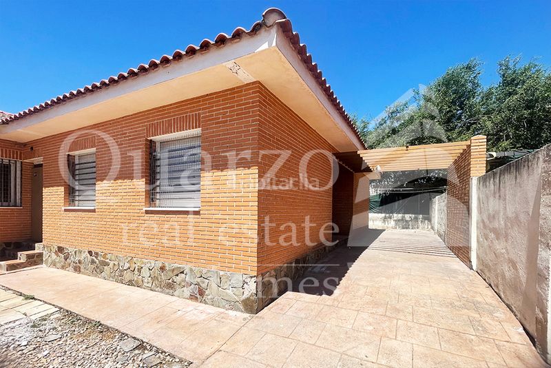Foto 2f37946a-f737-4036-8743-4e32e02bad5b. Casa aparellada amb aparcament a Mata (La)