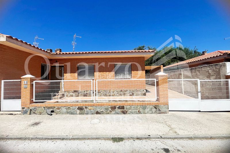 Foto 6062f0ec-dfd3-40e3-9ce3-cd954a1277e0. Casa aparellada amb aparcament a Mata (La)