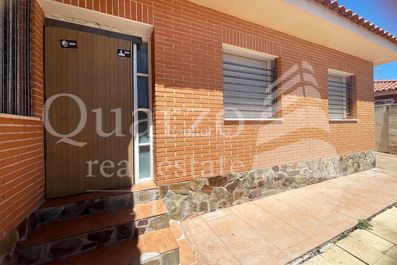 Foto 7a7bd069-1d6d-4970-9aaf-c3742f7c3ac5. Casa aparellada amb aparcament a Mata (La)