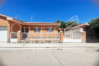 Casa aparellada a Mata (La). En venta maravilloso chalet pareado en la mata, toledo.