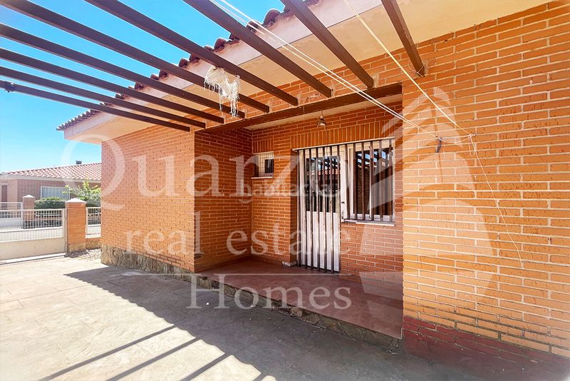 Foto a24cbbc7-613d-4864-9d89-328e33b3da98. Casa aparellada amb aparcament a Mata (La)