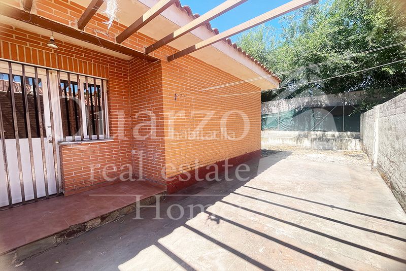 Foto c2d66f81-a113-4999-8641-36d4d9324ce8. Casa aparellada amb aparcament a Mata (La)