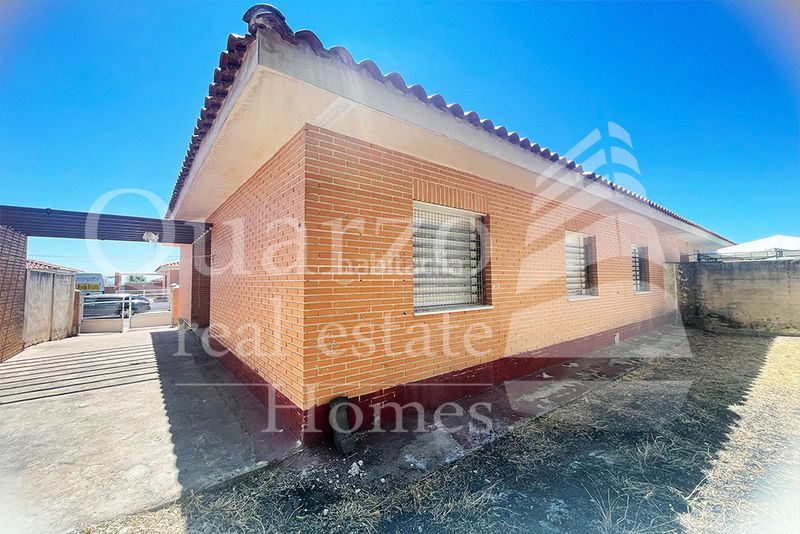 Foto f8005c7e-4511-4942-a527-1d203cd0718b. Casa aparellada amb aparcament a Mata (La)